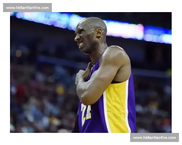 镜头里的青涩传奇:湖人摄影师定格科比新秀季的天足印记 镜头里的青涩传奇:湖人摄影师定格科比新秀季的天足印记